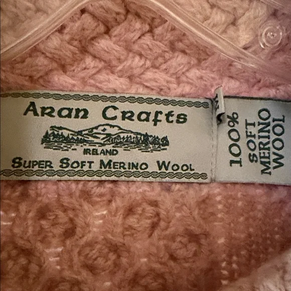 Aran Crafts soft merino wool one-button cable knit cardigan Pink Sz M Beautiful! - Picture 2 of 6